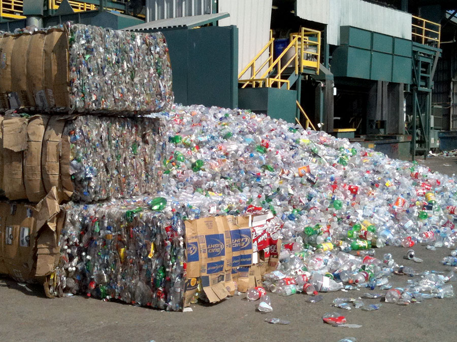 Un octogenario muere al comprobar si había reciclado bien la basura