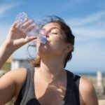 Un estudio encuentra microplásticos en las bebidas envasadas